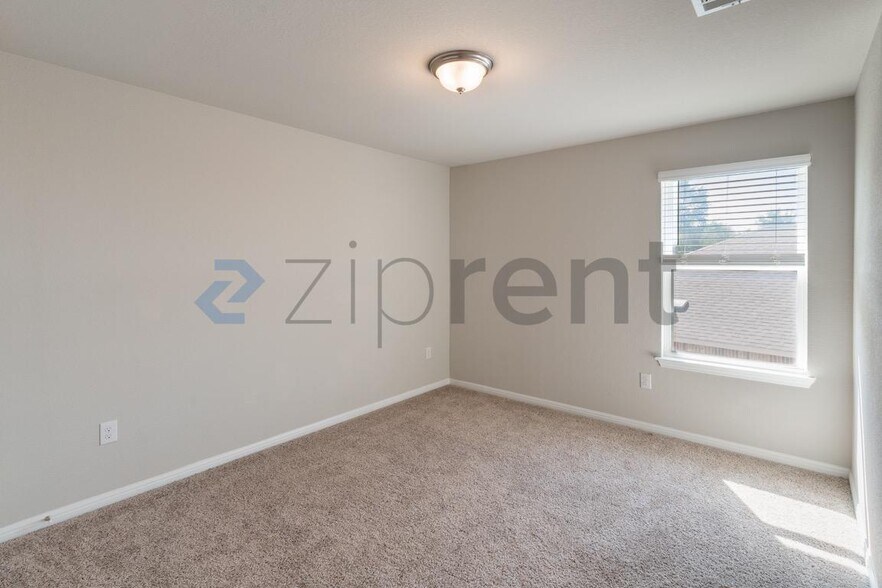 Building Photo - Unit
