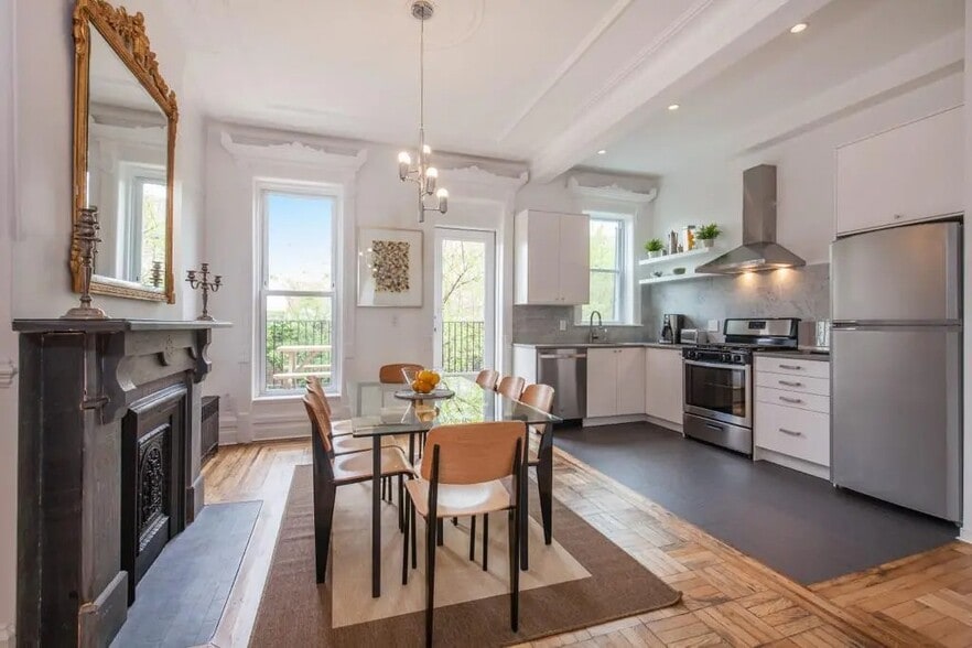 Building Photo - Furnished room/NOT APARTMENT