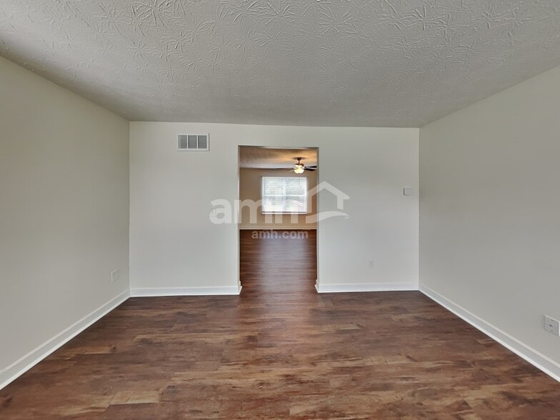 Building Photo - 718 Rolling Acre Dr