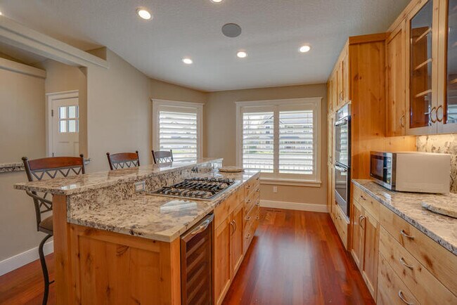Building Photo - BEAUIFUL RAMBLER IN SOUTHVIEW HEIGHTS