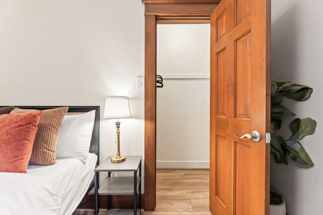 Building Photo - 732-736 Redondo Ave