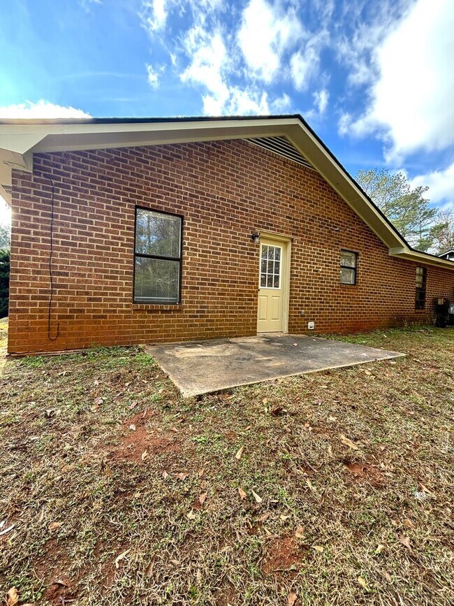 Building Photo - EAST PACES DR - 250/252