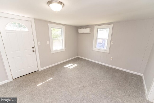 Building Photo - 115 Davis Ln
