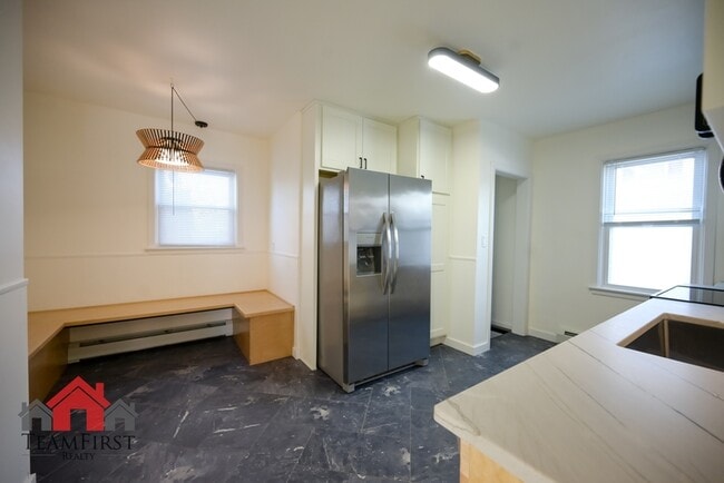 Building Photo - 1135 S Ridge Rd