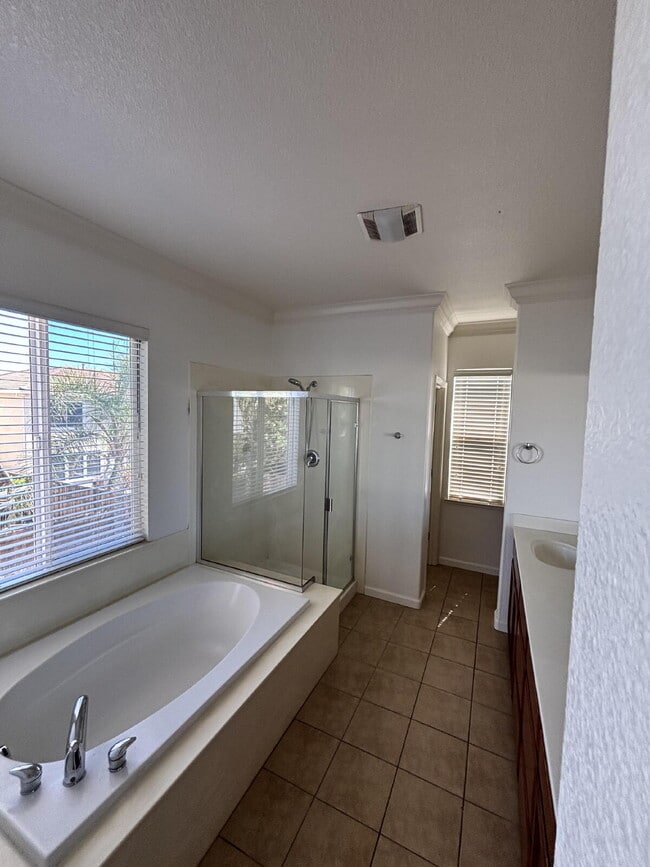 Building Photo - 1247 Jewel Flower Dr
