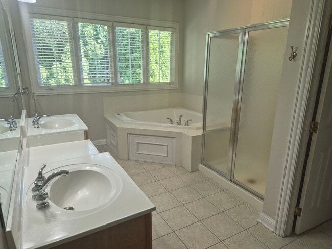 Building Photo - 6237 Muirloch Ct S