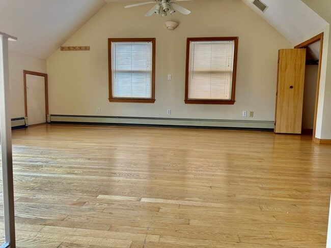 Building Photo - 16 Central St