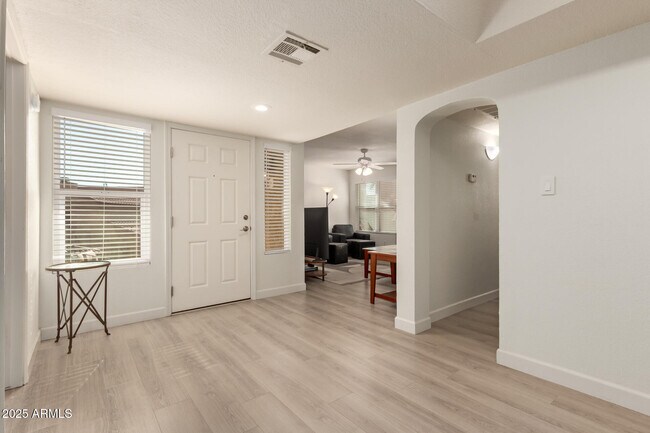 Building Photo - 8787 E Mountain View Rd