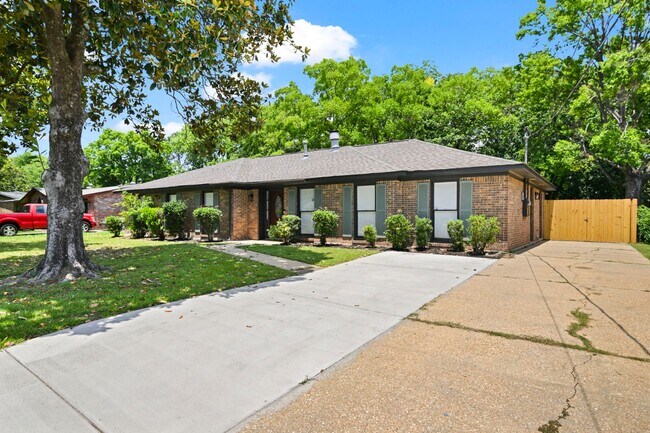 Building Photo - 2117 Semmes Dr
