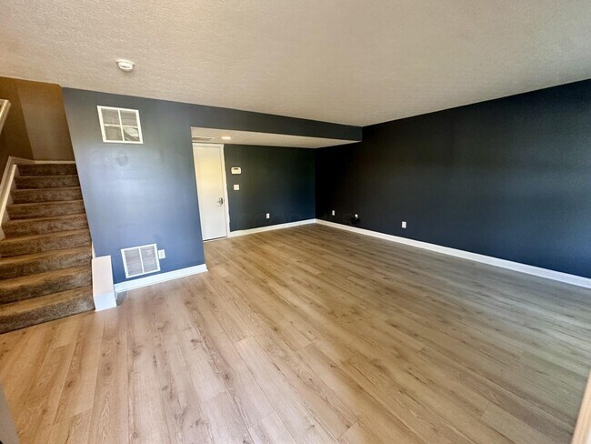 Building Photo - 5895 Canyon Creek Dr