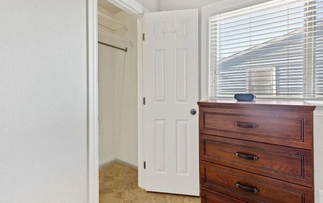 Building Photo - Beautiful 3 Bed and 2 Bathroom home.