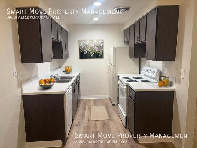 Building Photo - 2561 Targee-