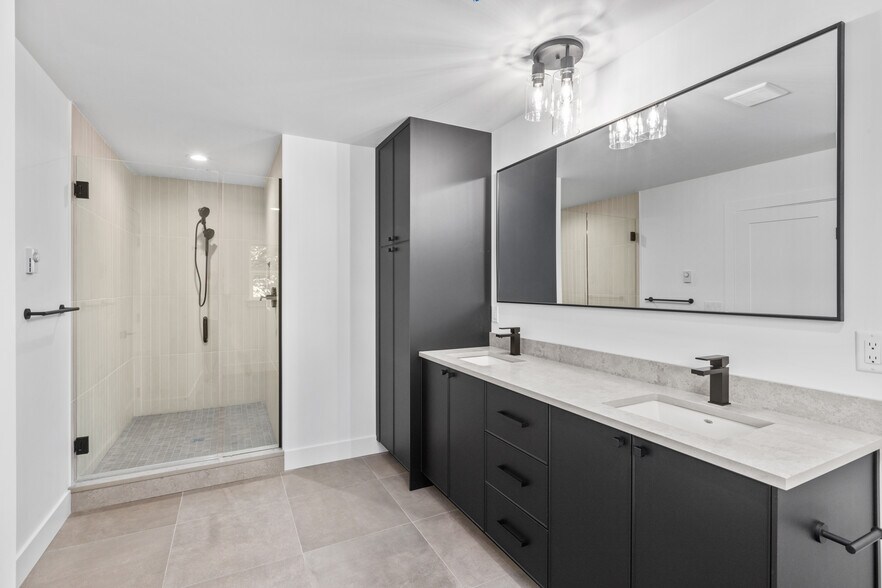 Building Photo - 10711 Vernon Rd