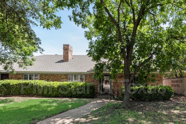 Building Photo - 2130 Teakwood Ln