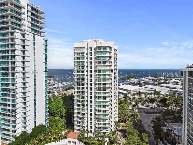 Building Photo - 2645 S Bayshore Dr