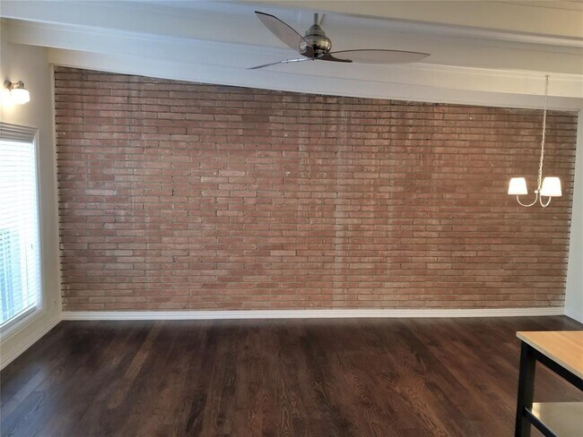 Building Photo - 216 Marshall St