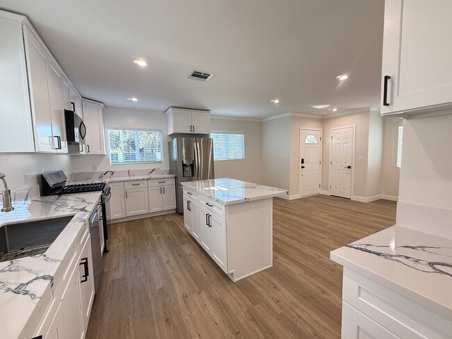 Building Photo - Brand new home 3/2 in prime Sylmar area