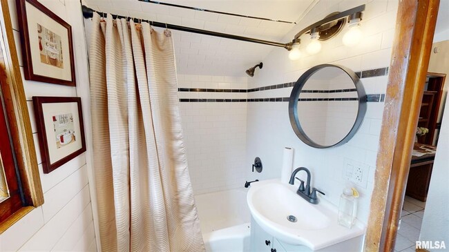 Bathroom*Shower&Tub - 13321 N Princeville Jubilee Rd