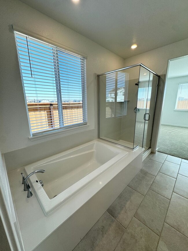 Building Photo - 5372 Island Yacht Wy