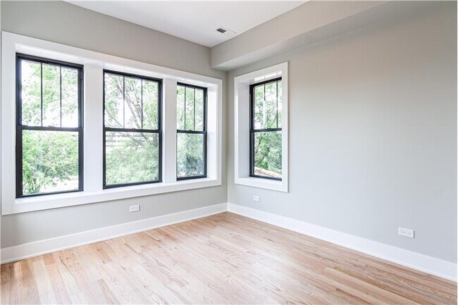 Building Photo - 2457 W Logan Blvd