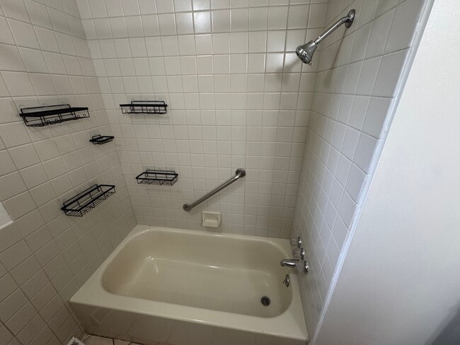 Building Photo - Spacious 3-Bed, 2-Bath Home with Included ...