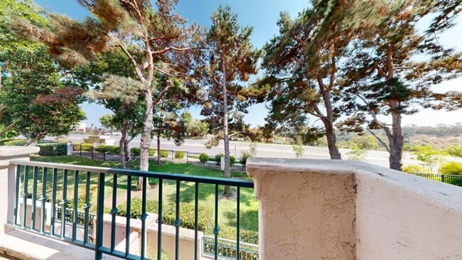 Building Photo - 7254 Shoreline Dr