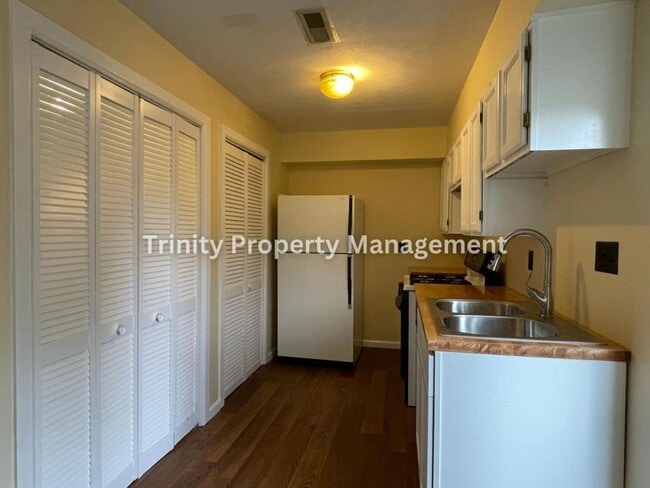 Building Photo - 69 Linden Ave