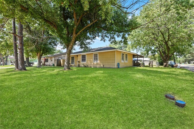 Building Photo - 2817 Lancaster Ln
