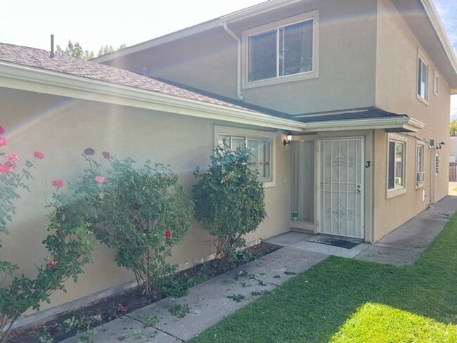 Building Photo - Beautiful Two Story Condo near Meadowood Mall