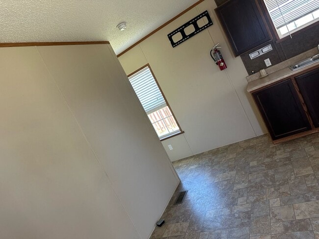 Building Photo - 3 Bed, 2 Bath Trailer