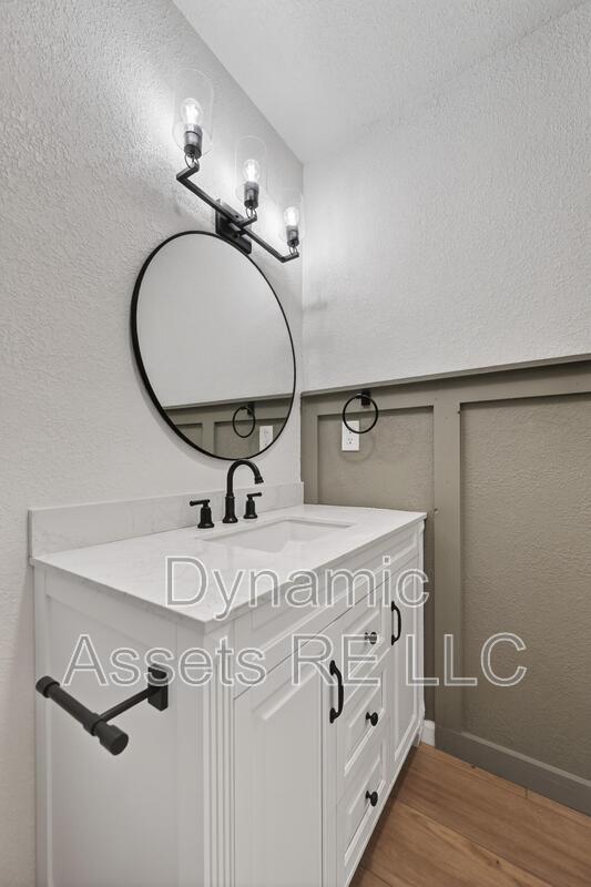 Building Photo - 542 E 23rd St