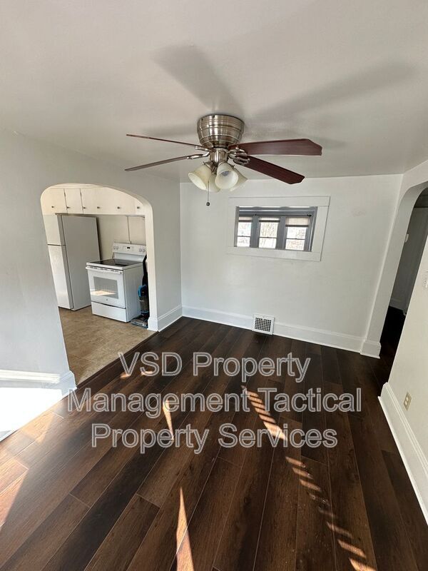 Building Photo - 1780 S Green Rd