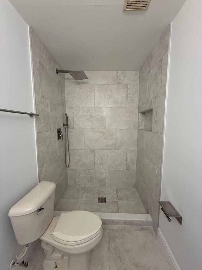 Building Photo - 4055 NW Cinnamon Tree Cir