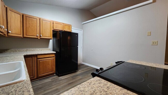 Building Photo - 208 S Ginger Dr