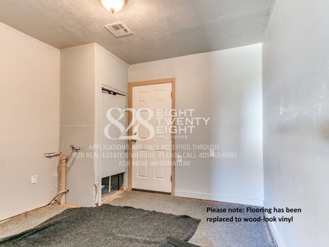 Building Photo - 3 Bed/1 Bath Single Family Home Available Now! Within 5 miles of TAFB!