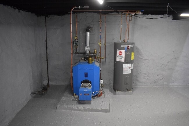 Building Photo - 17 Mayflower Cir