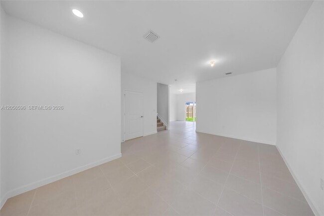 Building Photo - 2567 SE 25th Ter
