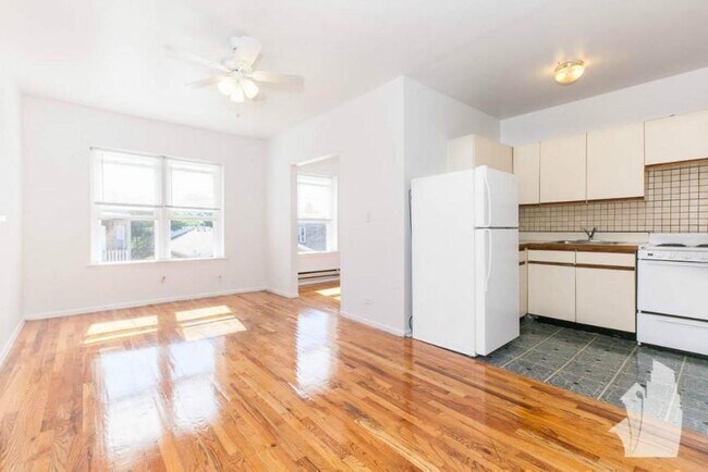 Primary Photo - 3 bedroom in Chicago IL 60640