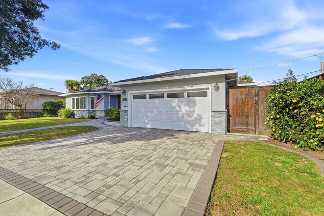 Building Photo - One-of-a-Kind Home with Pool, Gazebo, and Sunken Conversation Pit!