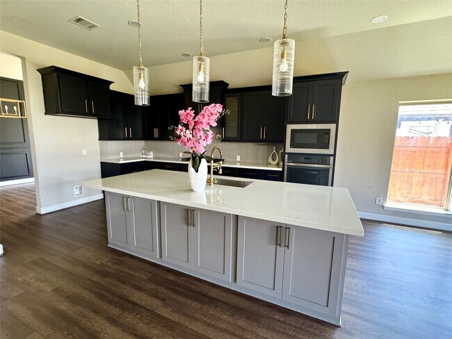 Building Photo - 7211 Sylvan Birch Trl