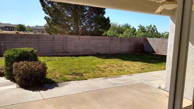 Building Photo - 1545 W 5650 N