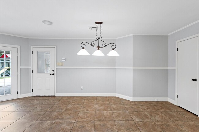 Building Photo - 10014 Burgundy Ln
