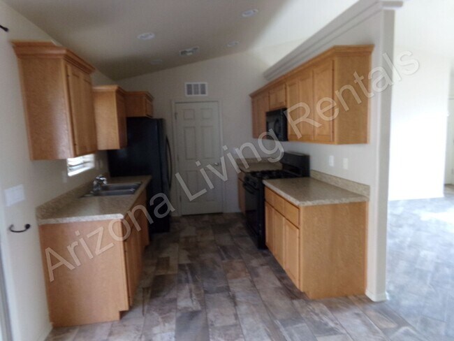 Building Photo - IMMACULATE 3 BEDROOM HOME