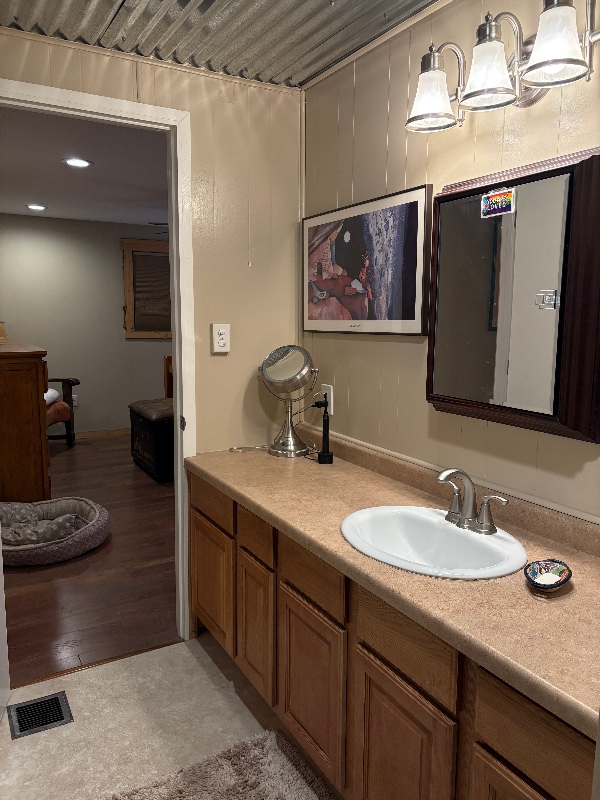 Building Photo - 4447 Cougar Dr