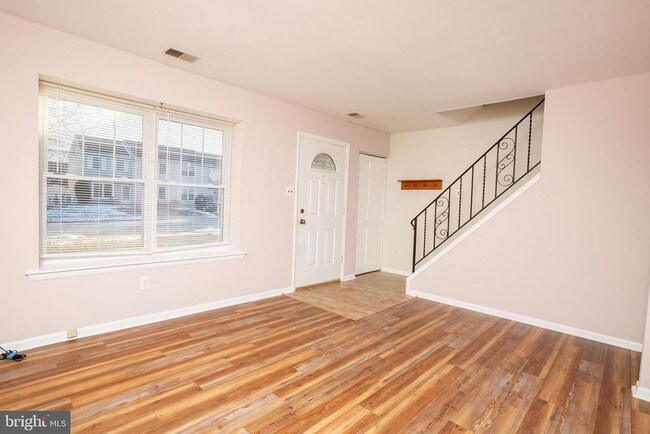 Building Photo - 225 Cedar Dr