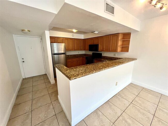 Building Photo - 5221 Geneva Way