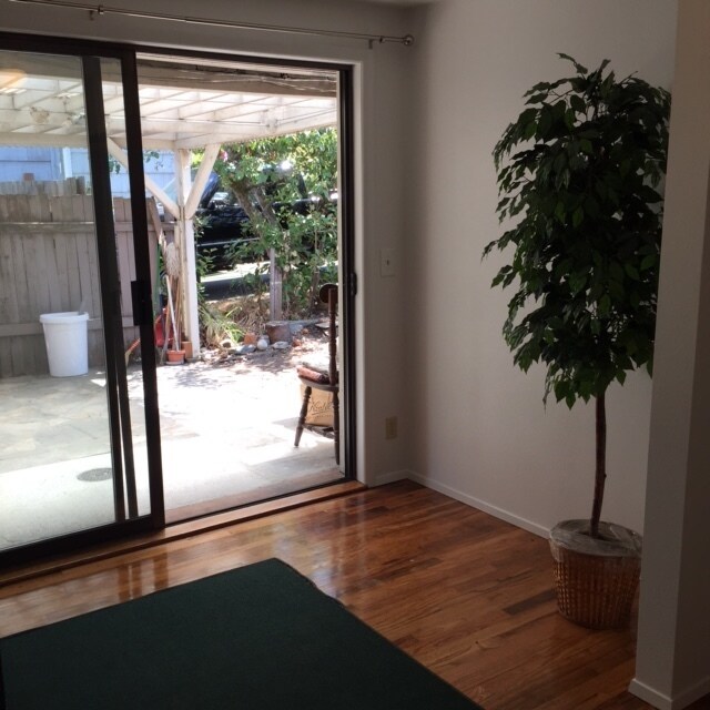 Building Photo - Greenwood Duplex