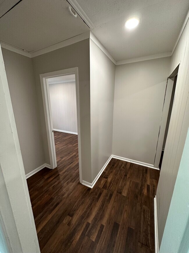 Building Photo - 8101 Shibler Dr