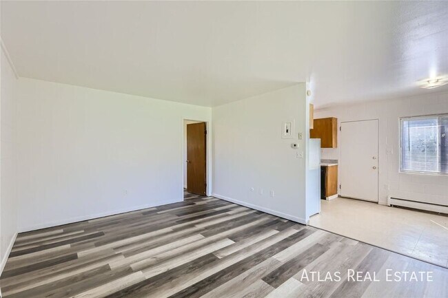 Primary Photo - 708 E Alpert Ct