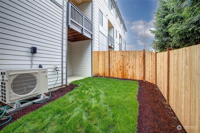 Building Photo - 17347 90th Dr NE